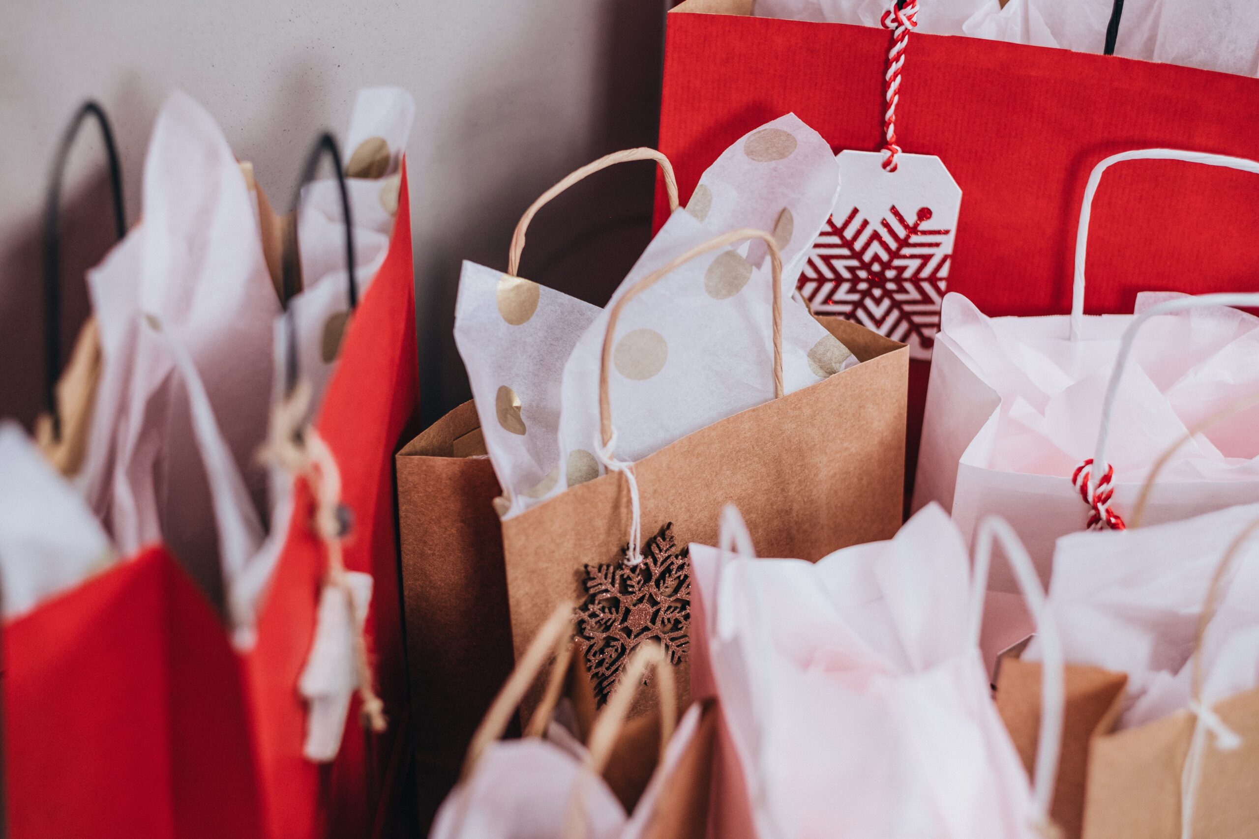 Dos and Donts for Giving Gifts to Your Kids Over the Holidays After Divorce